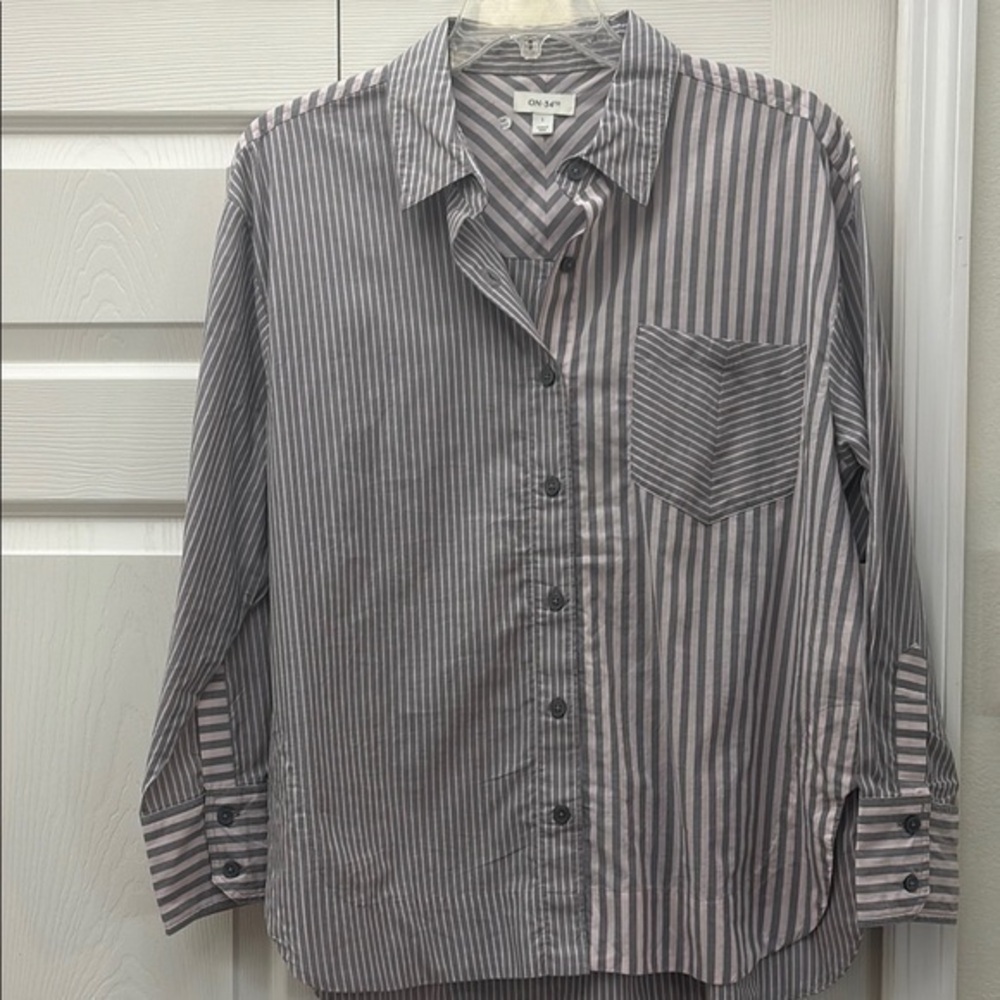 ❤️3 for $15!❤️ Women’s L/XL Striped Pink and Gray Shirt
